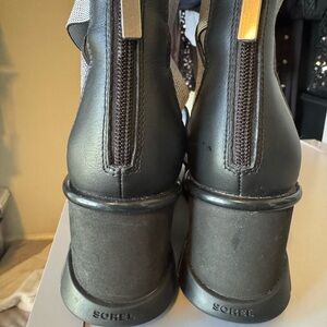 Sorel Women's Black and silver sandal